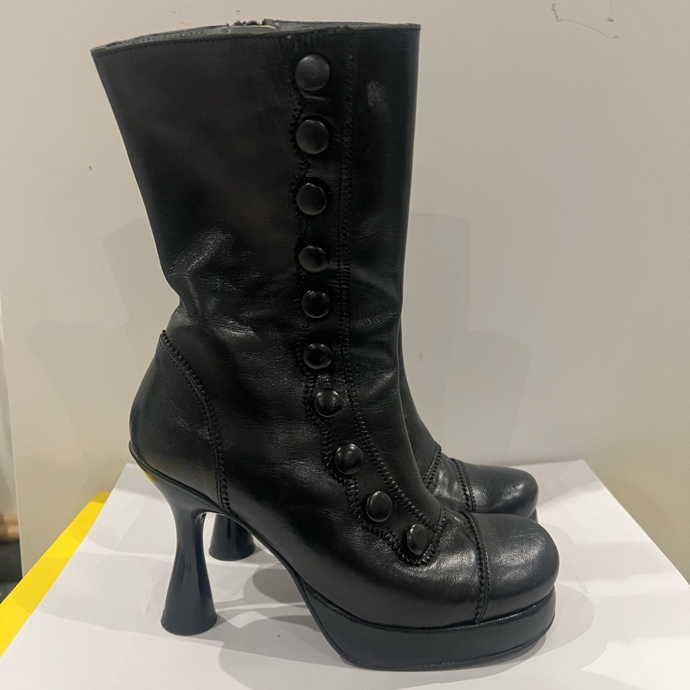 Elegant Black Leather Heeled Boots